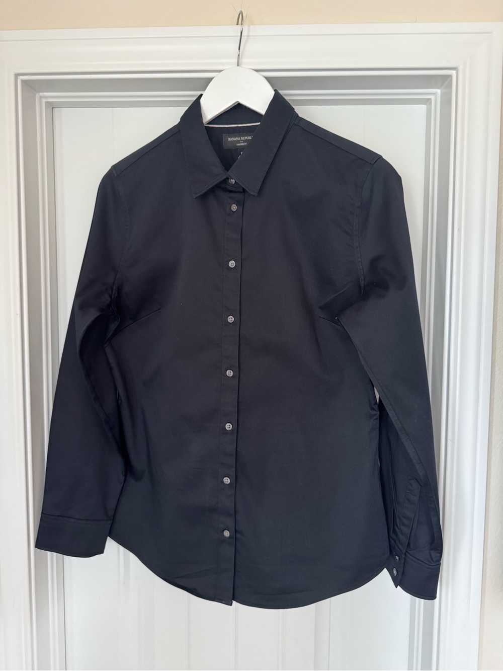 Banana Republic Black Women’s Long-Sleeve Dress Shirt